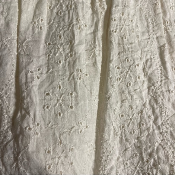 Old Navy cream eyelet long sleeve blouse - Picture 16 of 16